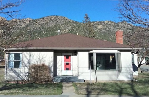 Buena Vista House | *Sweet Retreat*- one block to Main St. STR-080