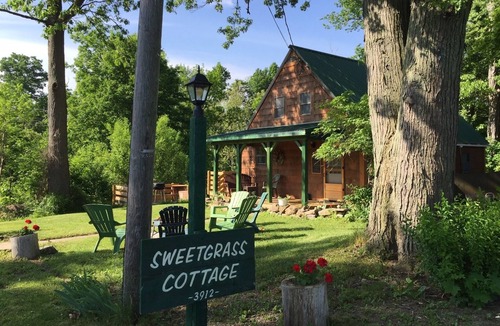 Sheldrake House | Sweetgrass Cottage, Ovid: Walk to Sheldrake Point Winery, Beach and Boat Launch