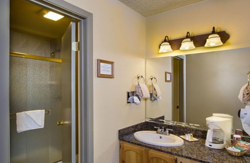 South Lake Tahoe House | Take An Amazing Vacation! On-site Pool and Spa, Near Emerald Bay State Park!