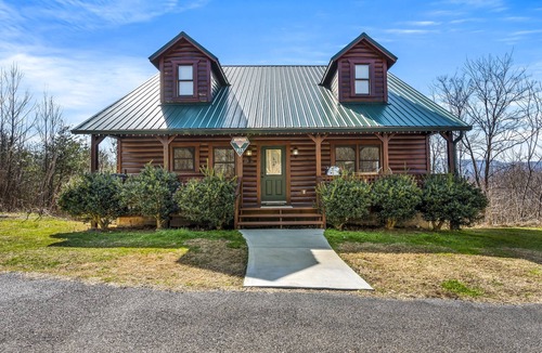Gatlinburg - Pigeon Forge Cabin | Take in panoramic mountain views in this 3 BR/3 BA cabin with all the amenities