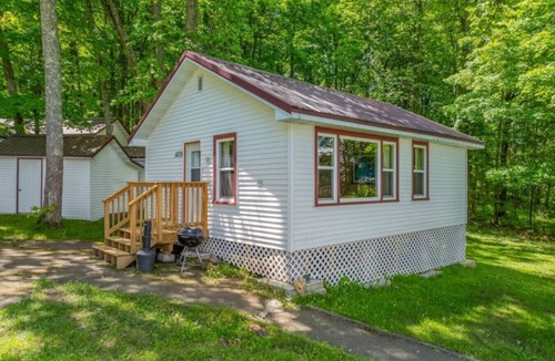 Phelps Cabin | TB8 Thunder Bay Resort Cabin 8