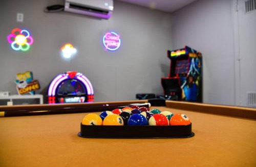 Round Rock House | That 70s House -Fun 6 Bedroom W Pool & Game Room