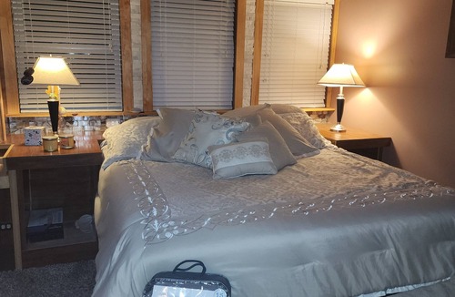 Niles Bed & Breakfast | The 3R - Rest, Relaxation & Rejuvenation in over 15,000 sq ft can sleep up tp 45