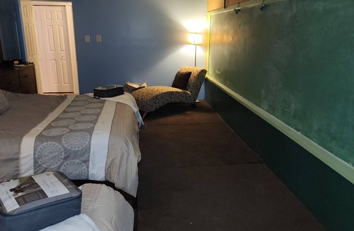 Niles Bed & Breakfast | The 3R - Rest, Relaxation & Rejuvenation in over 15,000 sq ft can sleep up tp 45