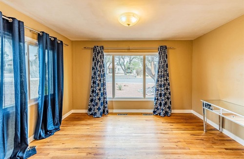 Nob Hill House | The 444 In Nob Hill - 3B/2B | 3 Bed, 2 Bath