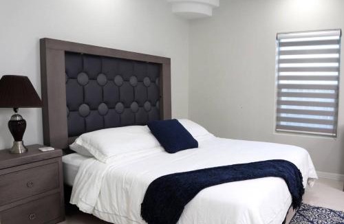 Edinburg Apartment | The Ambassador Suite