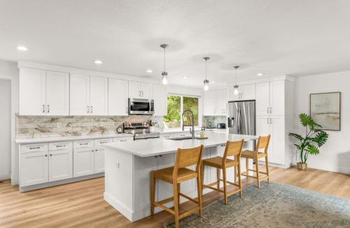 Arvada House | The Arvada Family Nook | Hot Tub & Parkside Charm