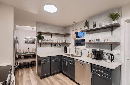 Ralston Valley House | The Arvada Retreat with WiFi, HotTub, Games, Gym and Lounge