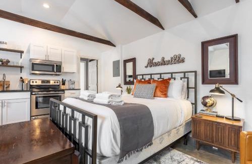 Buena Vista Apartment | The Bea Arthur by Stay Local Nashville