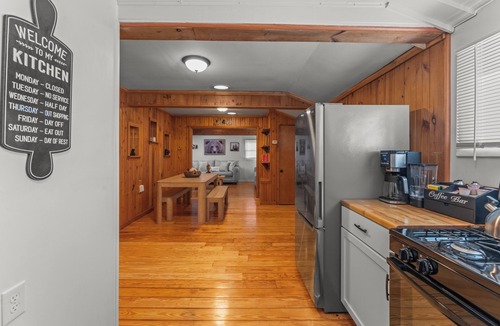 Glasgo House | The Bear Lake Lodge Getaway 15-20 mins to casino