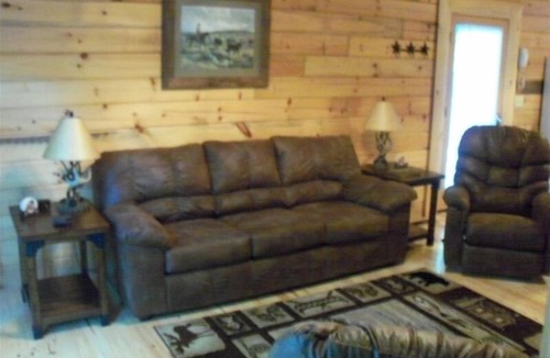 Oneida Cabin | 'The Bear's Den' , Secluded, Upscale Cabin, 3 BR, 2 BA