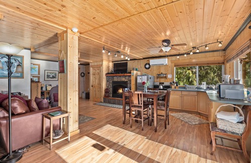 Gold Bar Apartment | The Bears Den - Quiet riverside getaway