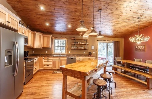 Wisconsin Dells Cabin | The Beautiful Whitetail Ridge-Luxury 5BR Cabin, Just minutes from downtown