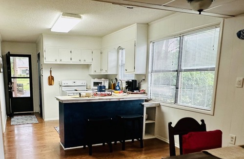 Shelby House | The Cabin at Downs Point - live life like a local !