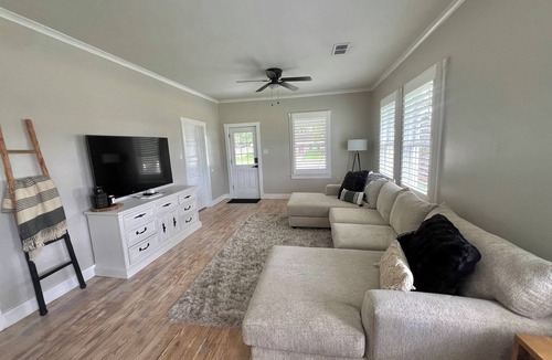 Webster Cottage | The Cardinal Cottage: Charming 1930s Restored Farmhouse In the Heart of Webster