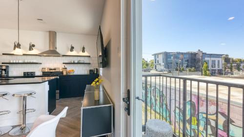 Historic Edgefield Apartment | The Carter by AvantStay Spacious Stay Near Downtown