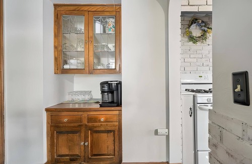 Ottawa House | The Castle is back! 4 BR/3.5 BA, Game Room, Jacuzzi Bathtub! 1 mile from UT!