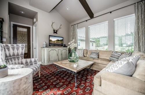 Spring Branch House | The Century Oaks