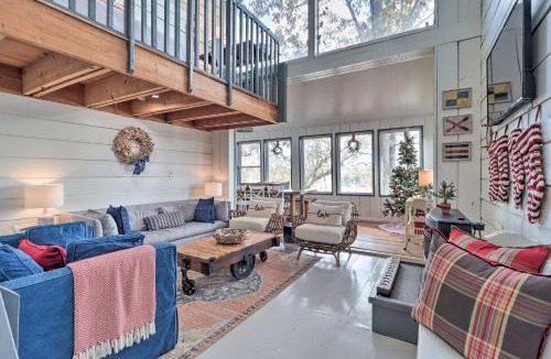 Eatonton House | The Chalet on Sinclair with Private Dock and Kayaks!