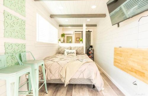 Johnson City House | The Container Retreat @ 290 Wine Trail #9 Get away today!