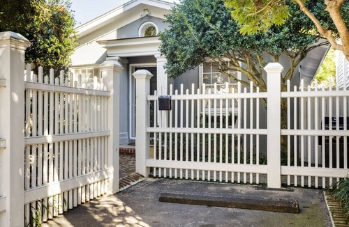 Downtown Charleston Cottage | The Cottage at Saint Philip Square, One Block to King, Charming Private Hideaway