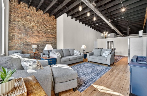 Fayetteville Apartment | The Courthouse Loft | DWTN LXRY LOFT