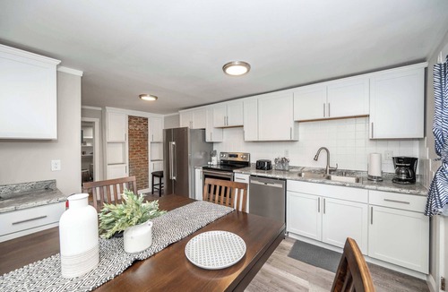 Latonia House | The Covington Cottage – Modern 2 BDR Charmer