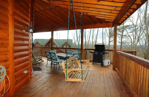 Sevierville Cabin | The Cozy Bearz Cabin, A place to relax and have a Great time!