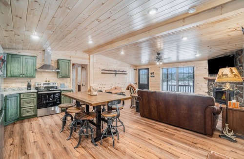 Thompsonville Cabin | The Cozy Cabin with a private hot tub, screened porch, W/D & AC - dog-friendly
