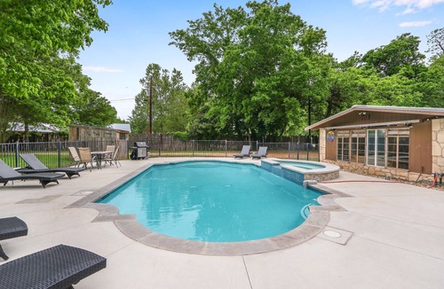 Wimberley House | The Creek,The Pool, walking distance to the square it's all here!