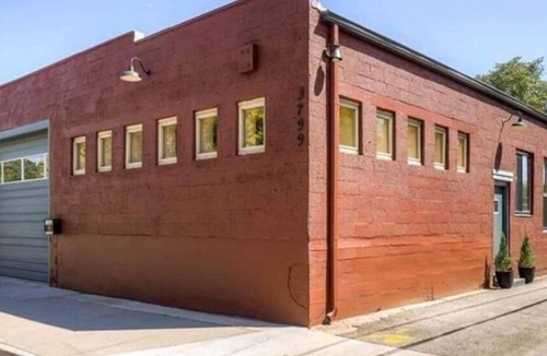 Cole House | The Denver Superloft! Industrial 2BD/2BA Sleeps 4!
