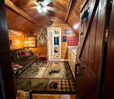 Cosby Villa | The Drake Cabin in The Forest