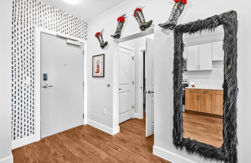 Sobro Apartment | The Fancy – Downtown Views, Pool + Gym, Prime Nashville spot, walk to Broadway