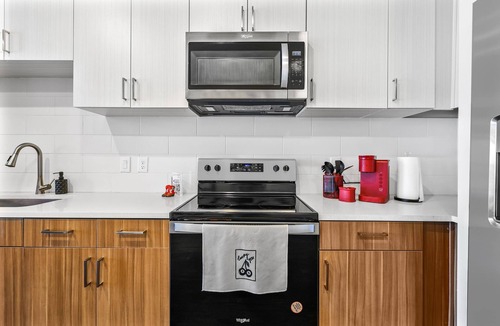Sobro Apartment | The Fancy – Downtown Views, Pool + Gym, Prime Nashville spot, walk to Broadway