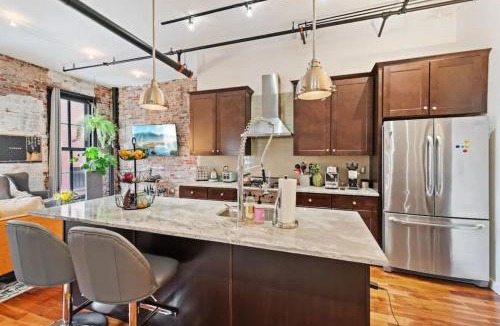 Center City East House | The Founders Suite Residence