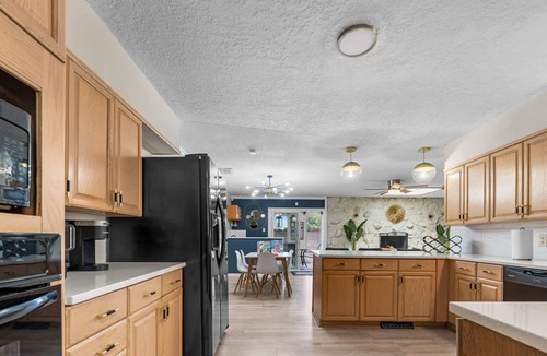 Northeast Heights House | The Gabriel Getaway - 6BR Oasis - An Irvie Home