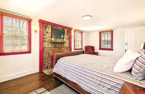 Preston Bed & Breakfast | The Guest Cottage At Amos Lake Winery