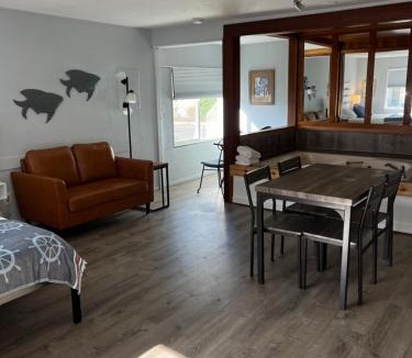 Downtown Cannon Beach Hotel | The Guesthouse Ocean View Cottages