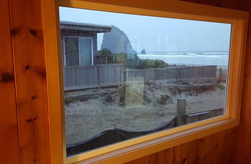 Downtown Cannon Beach House | The Haystack House-Cannon Beach Oceanfront Home Steps to Haystack Rock & Midtown