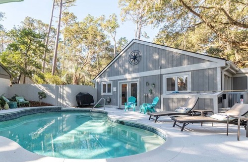 Lawton Woods House | The Hideaway - Four beach cruiser bikes included!