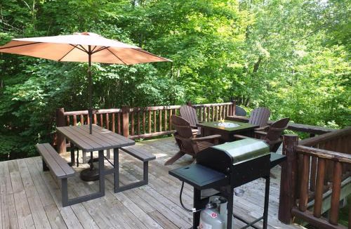 Beulah House | The Hillside Hideaway At Crystal Lake - Great Spa!