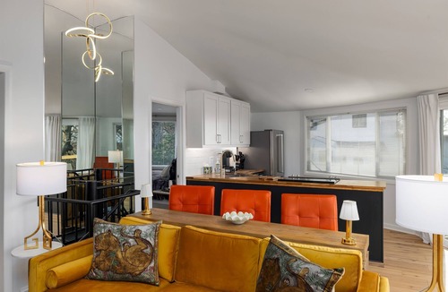 Forest Park House | The Hobbit House - City Views/Deck & Patio/Firepit