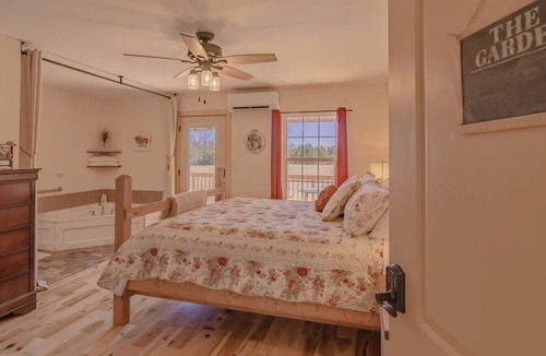 Whitley City Bed & Breakfast | The Inn at Beulah Farm - The Garden
