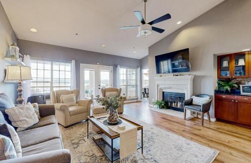 Highland Lake Estates Apartment | The Island on Lake Travis #1307