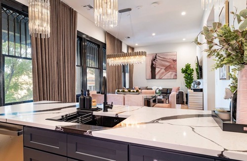 Arts/Warehouse District Hotel | The Krewe 5BR - The Little Lagniappe on St. Charles