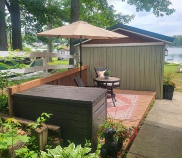 Smyrna House | The Lakefront Cottage on Big Pine Island