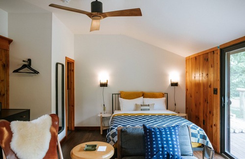 Mount Tremper Hotel | The Leeway - River Studio
