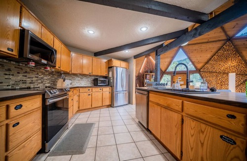 Lyons Apartment | The Legendary Snow Globe of Estes Park