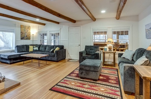 Lyons Cabin | The Lodge-HOT TUB*Fireplace*Group Winter Getaway*