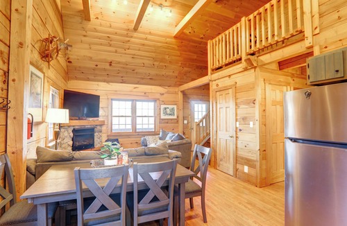 Hickory Hills Cabin | The Lookout Cabin! Pocono Mountains, Views, Hiking, State Parks!